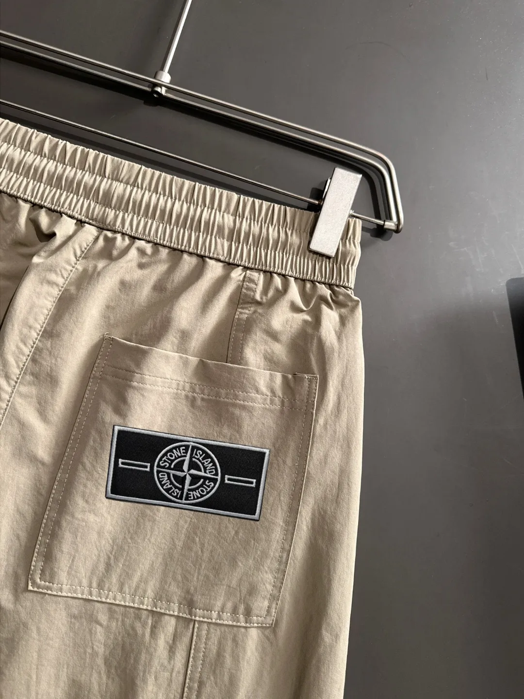 🅿️390 next day shipping Stone Island 2025 spring and summer new elastic band casual pants, thin counter custom fabrics, high breathability and comfort, impeccable details, brand element design concept, reflecting high quality. It feels delicate and soft! It presents a casual cut and the upper body shape is great! Size: M-4XL